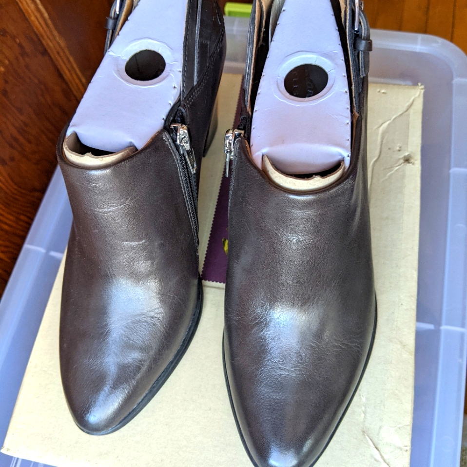 Clarks Booties Euc